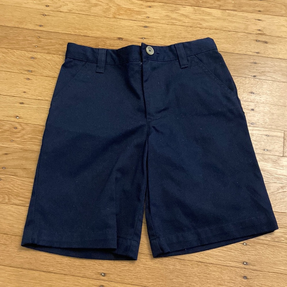 NWOT- Navy blue chino shorts